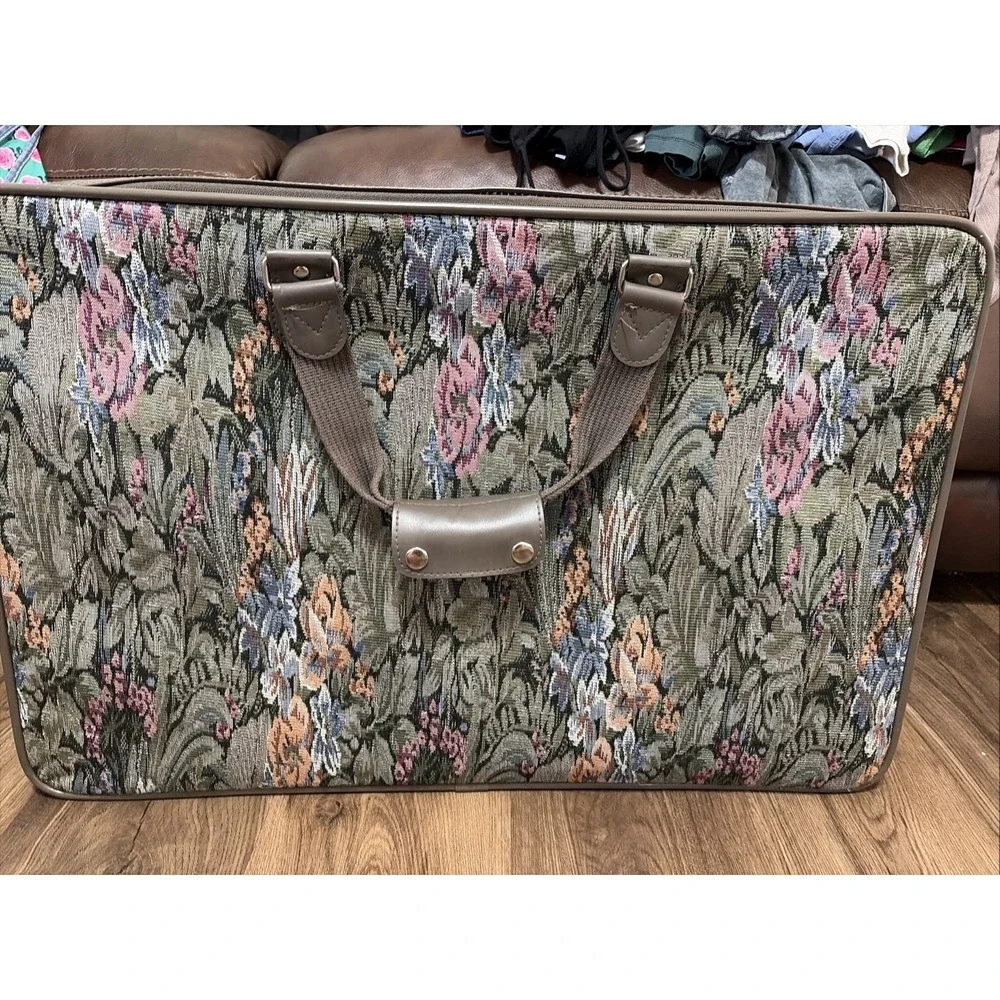 Vintage Jordache Floral Tapestry Travel Bag 26